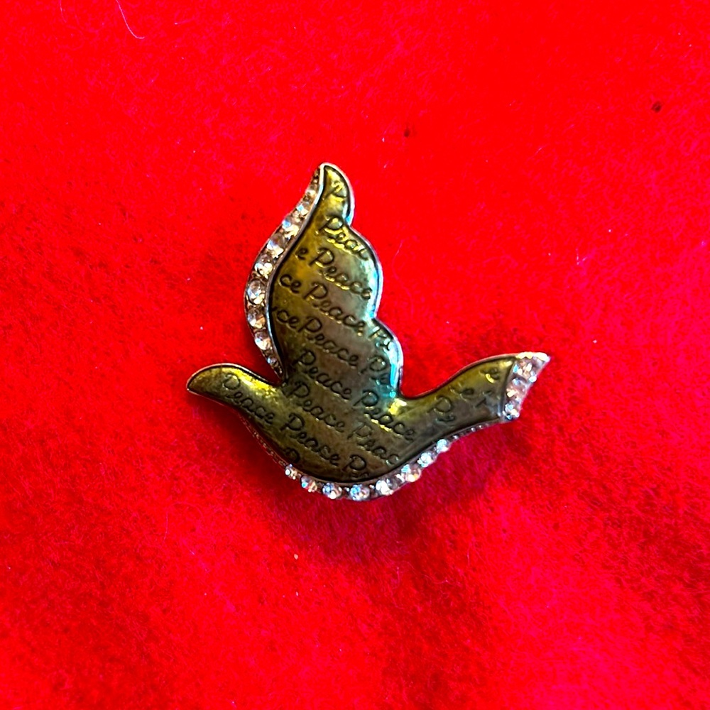 Women’s Beautiful Vintage Liz Claiborne Peace Dove Brooch Art Deco Style